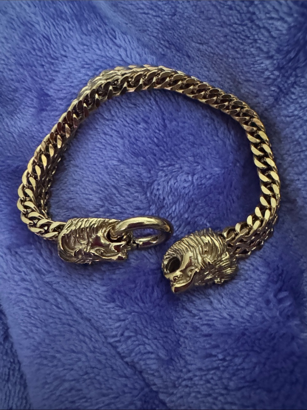 Chunky Stainless steel Lion Head Curb Chain Bracelet. Unisex